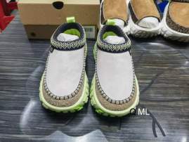 Picture of UGG Slippers _SKUUGGsz35-40ML040198